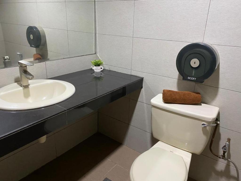 Hotel Perdana Lawas Extérieur photo